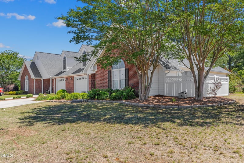 103 Chadbury Dr, Dunn, NC 28334