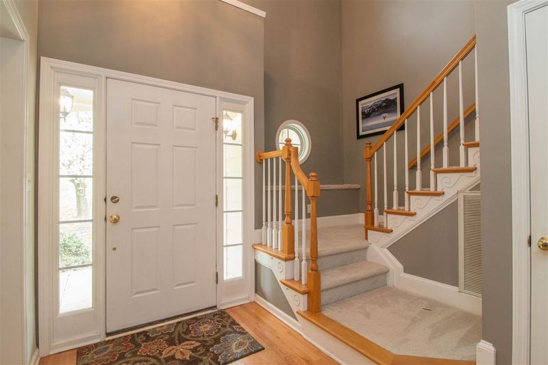 103 Clearcreek Ct, Cary, NC 27513