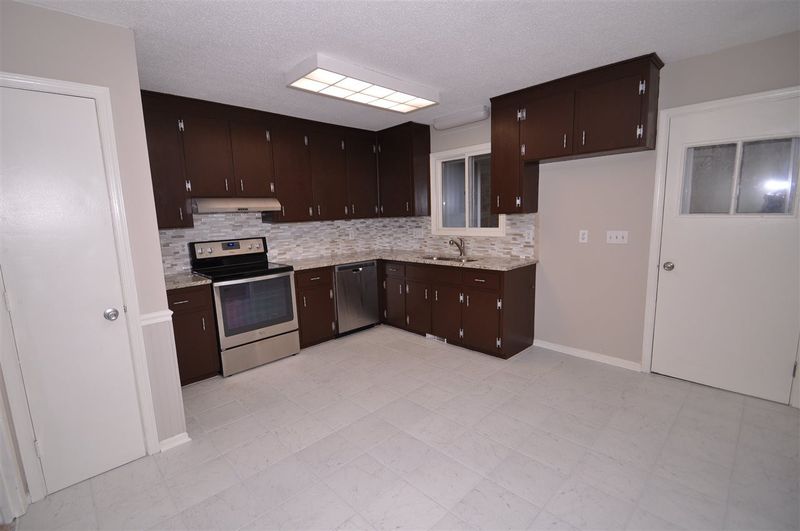103 Coachman Dr, Garner, NC 27529