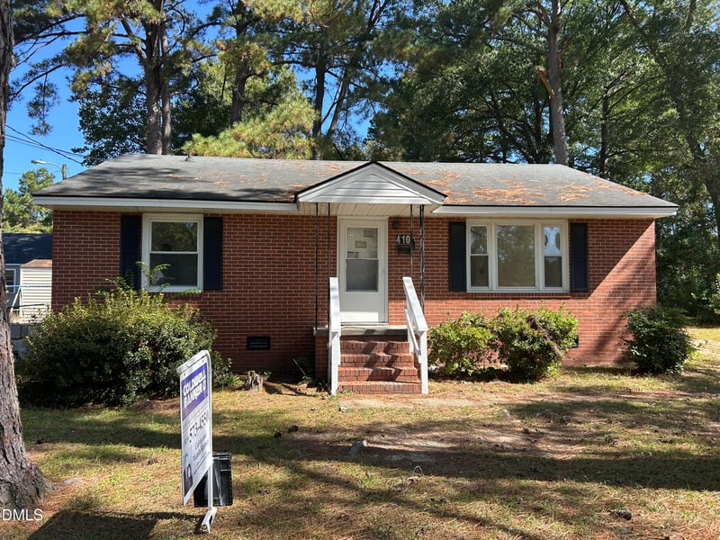 103 Crepe Myrtle Ln, Dunn, NC 28334