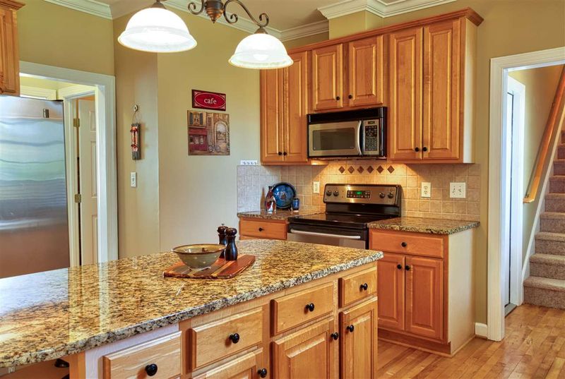 103 Crickentree Dr, Cary, NC 27518