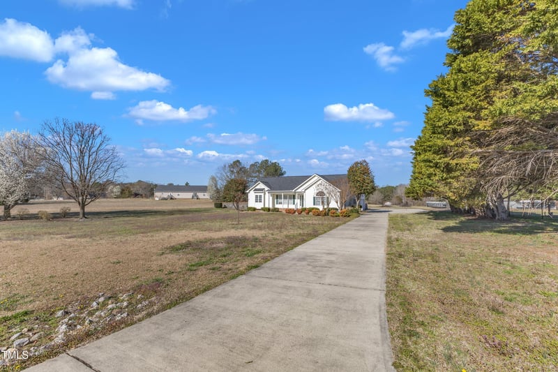 103 Fieldstone Dr, Clayton, NC 27520