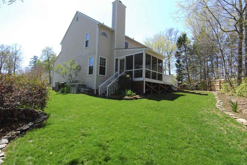 103 Gettysburg Dr, Cary, NC 27513