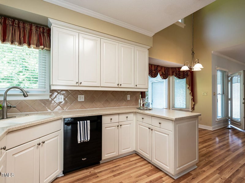 103 Glenstone Ln, Cary, NC 27518