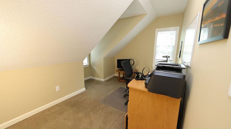 103 Greenhaven Ln, Cary, NC 27511