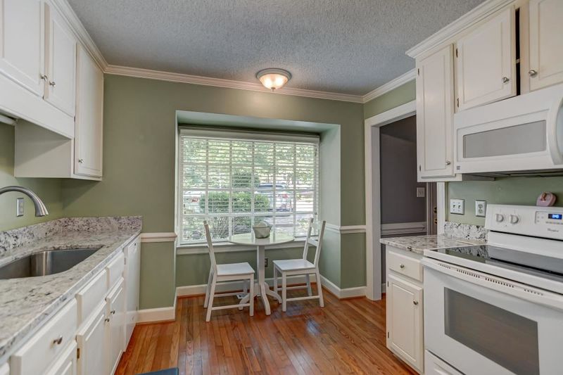 103 Hedgerow Ct, Cary, NC 27513