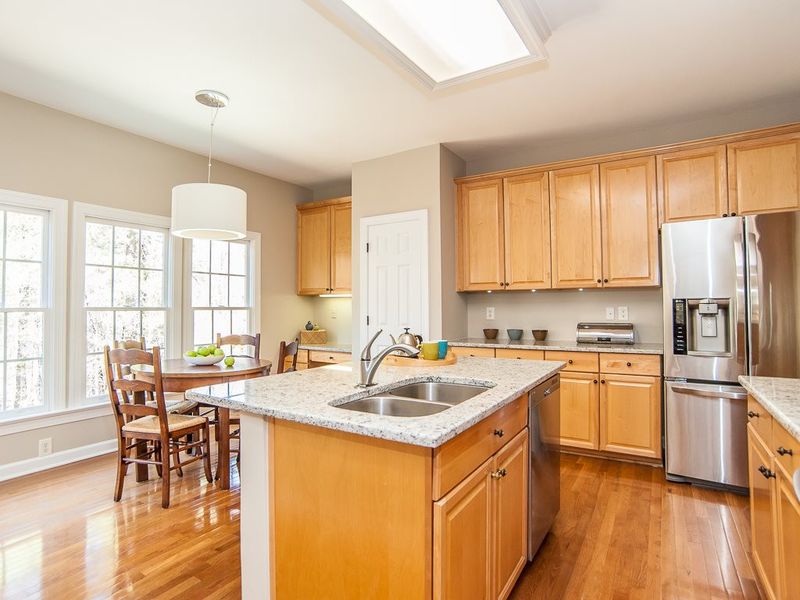 103 Holmhurst Ct, Cary, NC 27519
