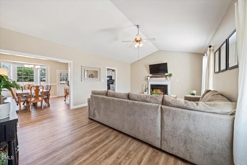 103 Hunterwood Pl, Benson, NC 27504