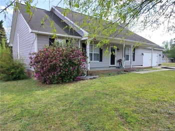 103 Kingsberry Ct, Raeford, NC 28376