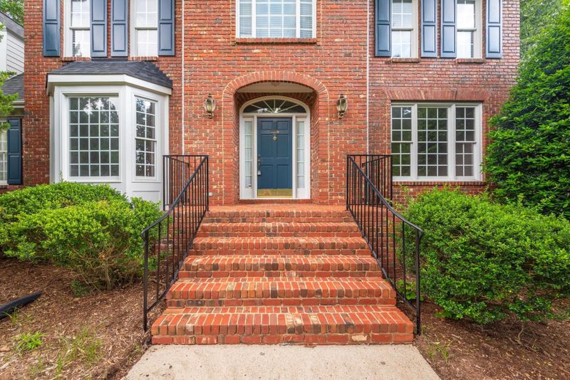 103 Large Oaks Dr, Cary, NC 27518