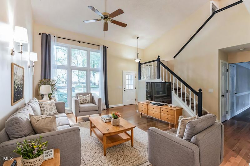 103 E Laurenbrook Ct, Cary, NC 27518