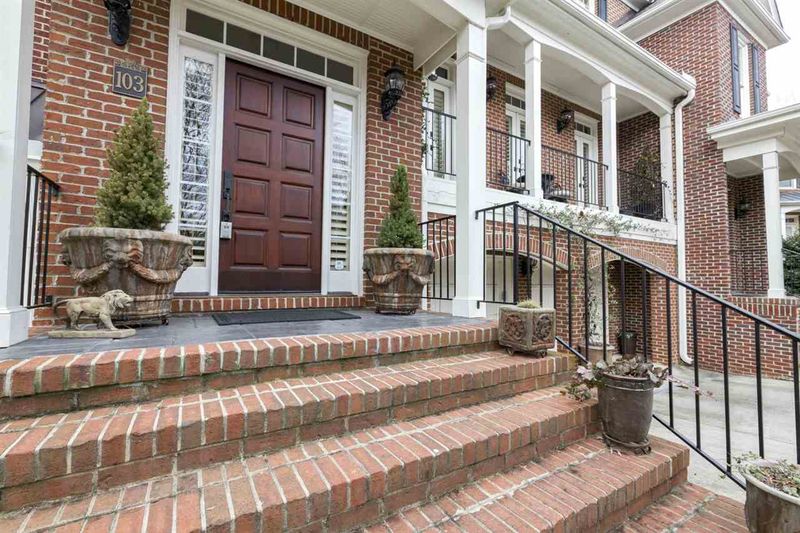 103 Lions Gate Dr, Cary, NC 27518