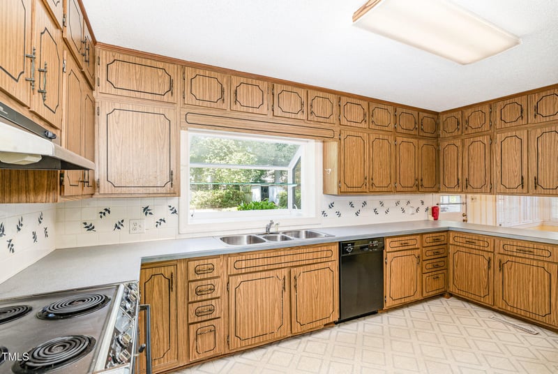 103 Meadowbrook Dr, Smithfield, NC 27577