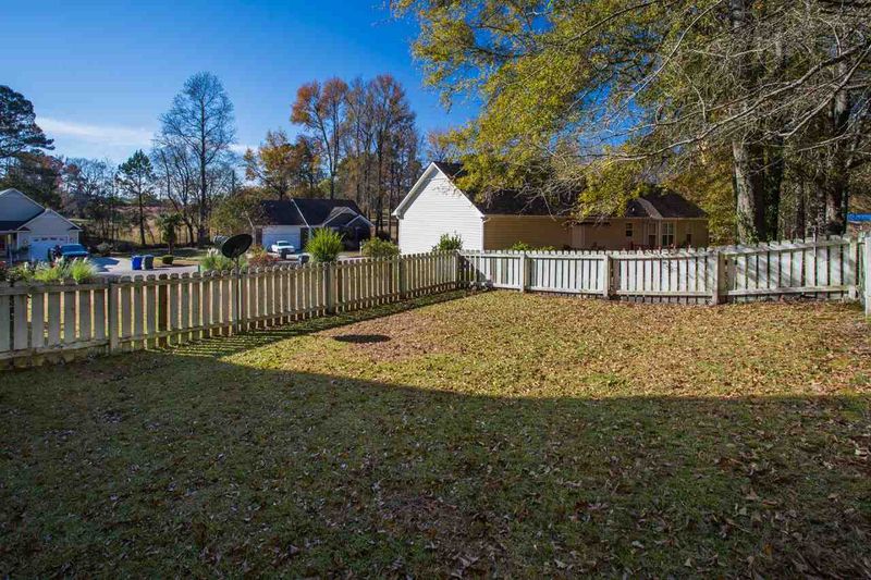 103 Oak Park Dr, Benson, NC 27504