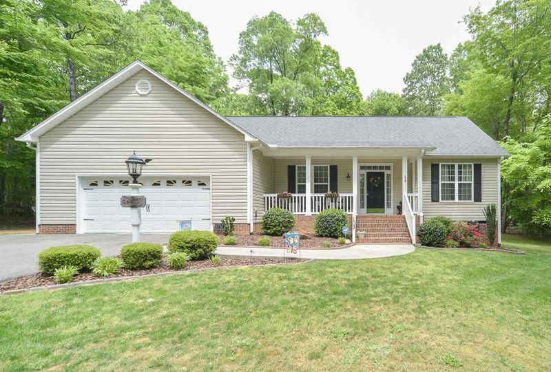 103 Onslow Ct, Mebane, NC 27302