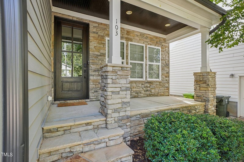 103 Pineland Cir, Raleigh, NC 27606