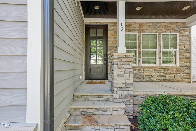 103 Pineland Cir, Raleigh, NC 27606