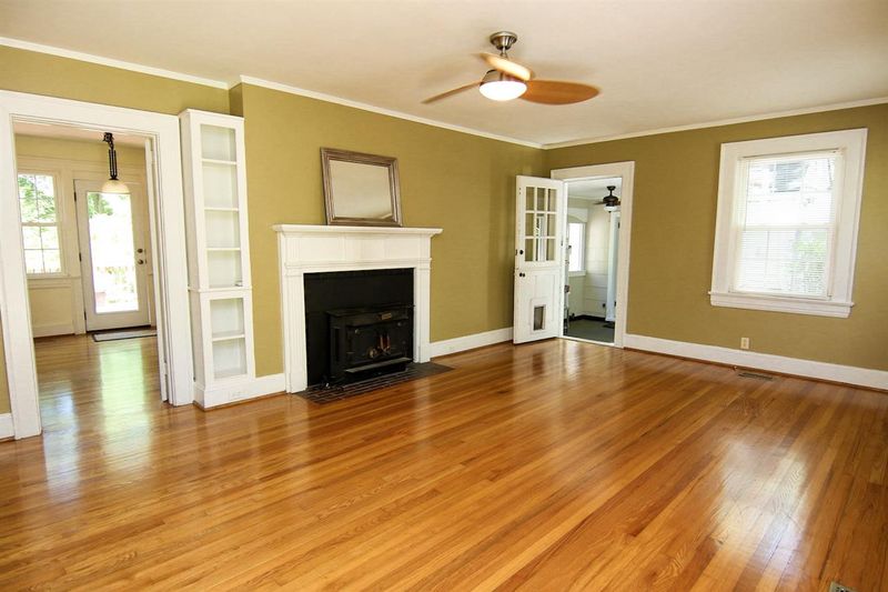103 E Riverside Dr, Smithfield, NC 27577