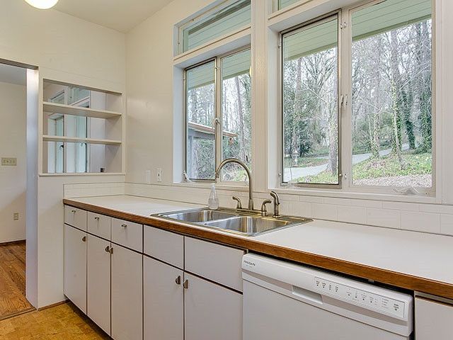 103 Roundhill Rd, Chapel Hill, NC 27514