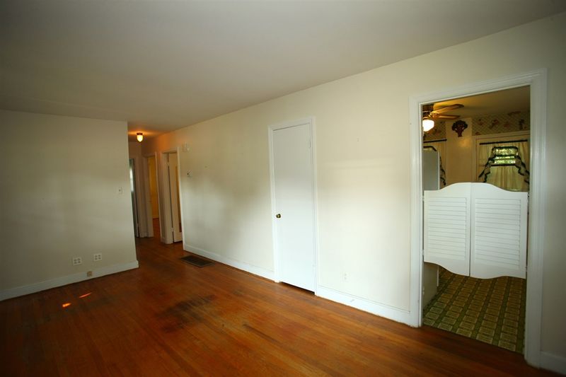 103 N Sixth St, Mebane, NC 27302