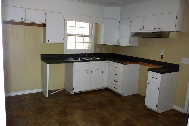 103 E Stevens St, Smithfield, NC 27577