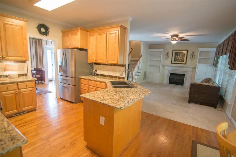 103 Treadwell Ct, Cary, NC 27511