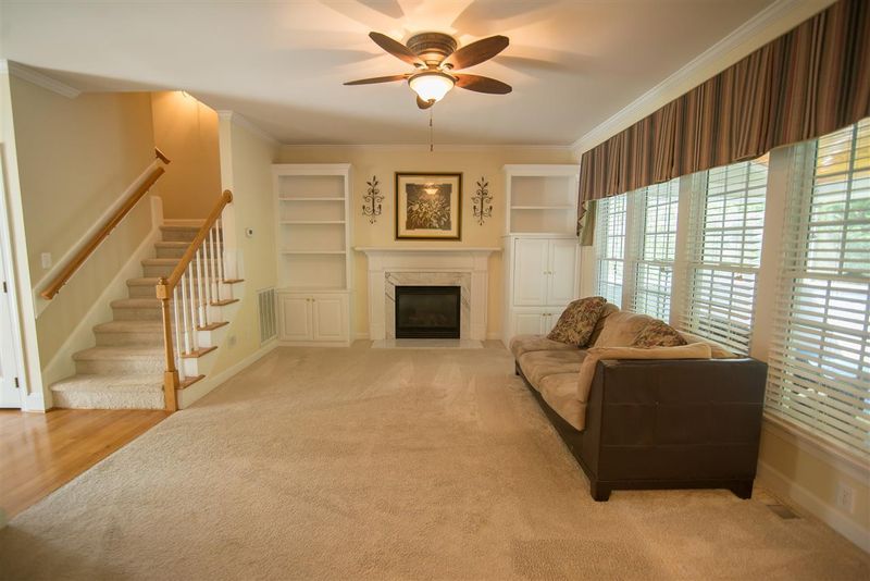 103 Treadwell Ct, Cary, NC 27511