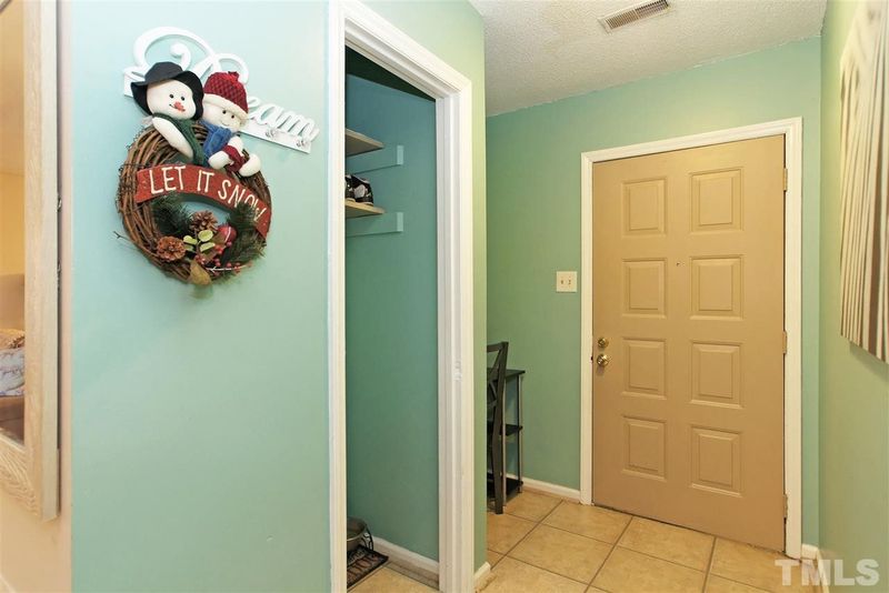 103 Twin Oaks Pl, Cary, NC 27511