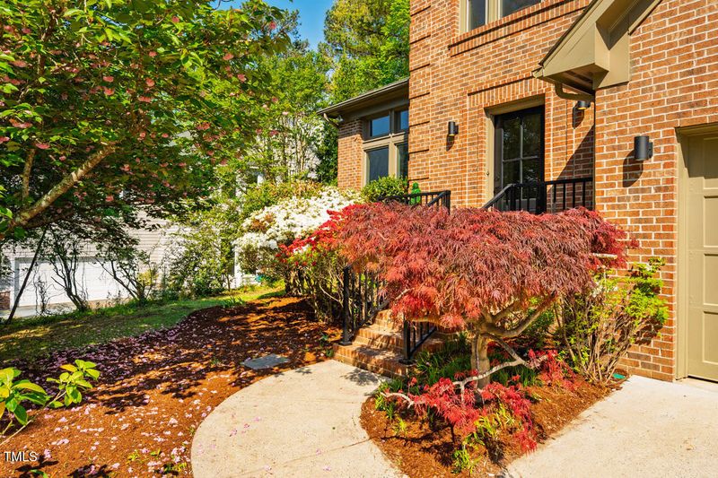 103 Windhover Dr, Chapel Hill, NC 27514