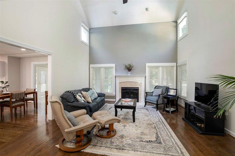 103 Windrock Ln, Cary, NC 27518