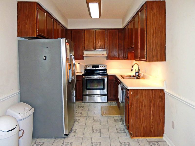 1030 Oak Lake Ct, Raleigh, NC 27606