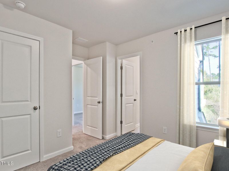 1030 Winding Spring Dr, Mebane, NC 27302