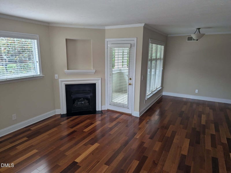 1031 Nicholwood Dr #203, Raleigh, NC 27605