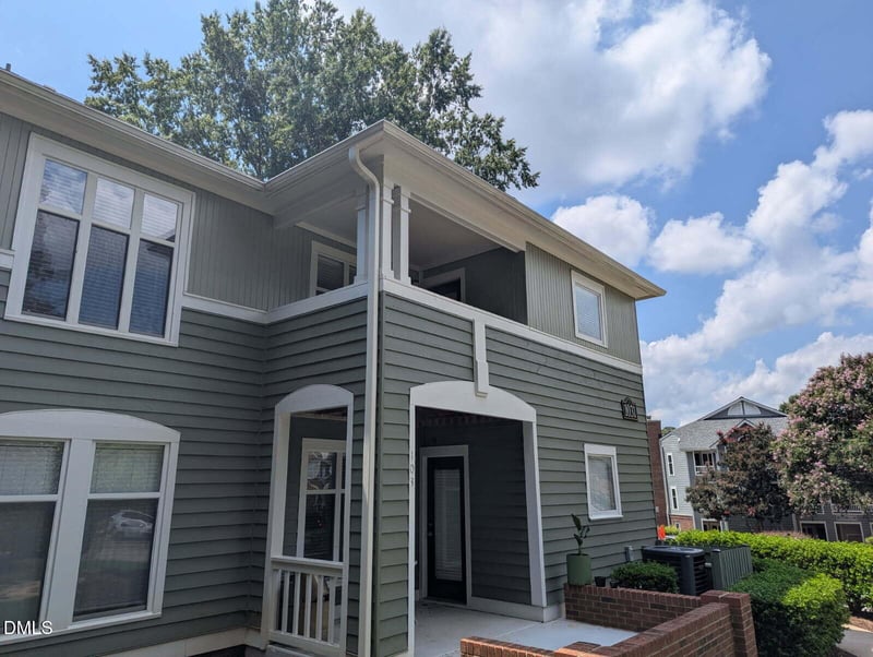1031 Nicholwood Dr #203, Raleigh, NC 27605