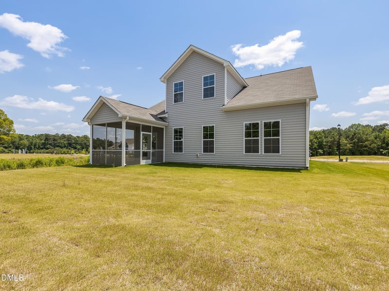 1033 Bolton Pointe Dr, Zebulon, NC 27597