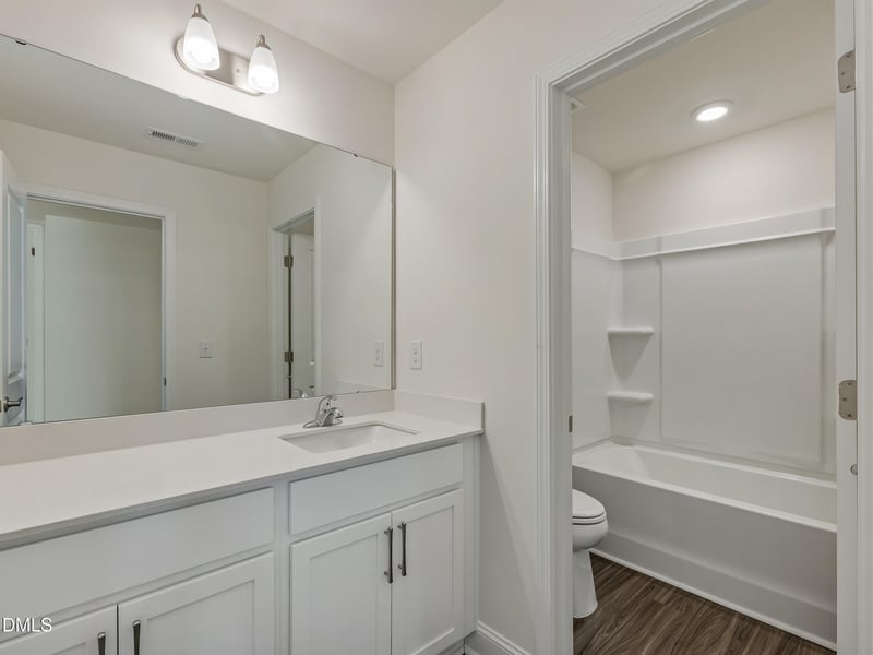 1033 Bolton Pointe Dr, Zebulon, NC 27597