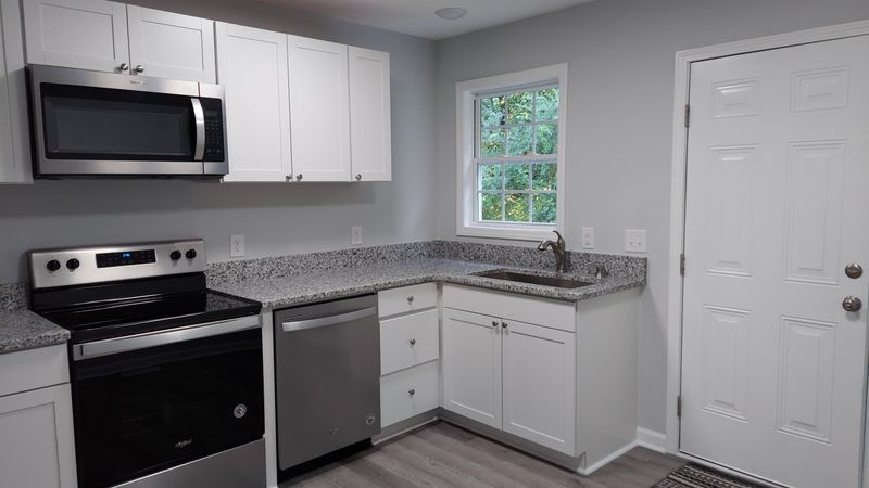 1033 Laurel Leaf Rd, Zebulon, NC 27597
