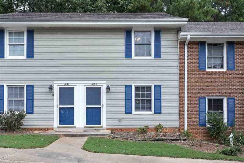 1033 Nottingham Ct, Cary, NC 27511