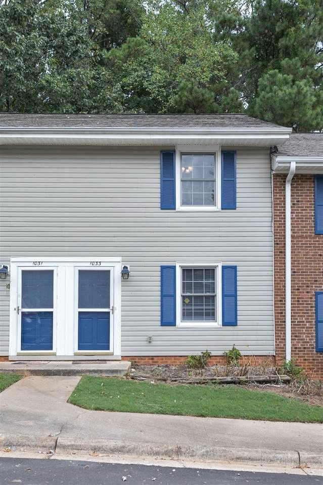 1033 Nottingham Ct, Cary, NC 27511