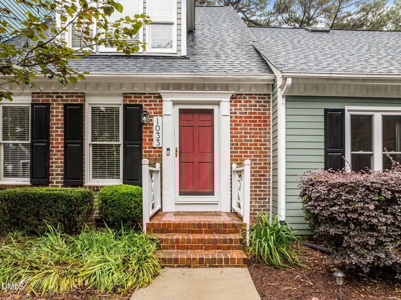 1033 Oak Lake Ct, Raleigh, NC 27606