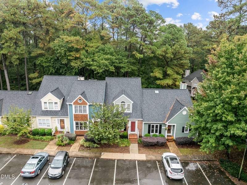 1033 Oak Lake Ct, Raleigh, NC 27606