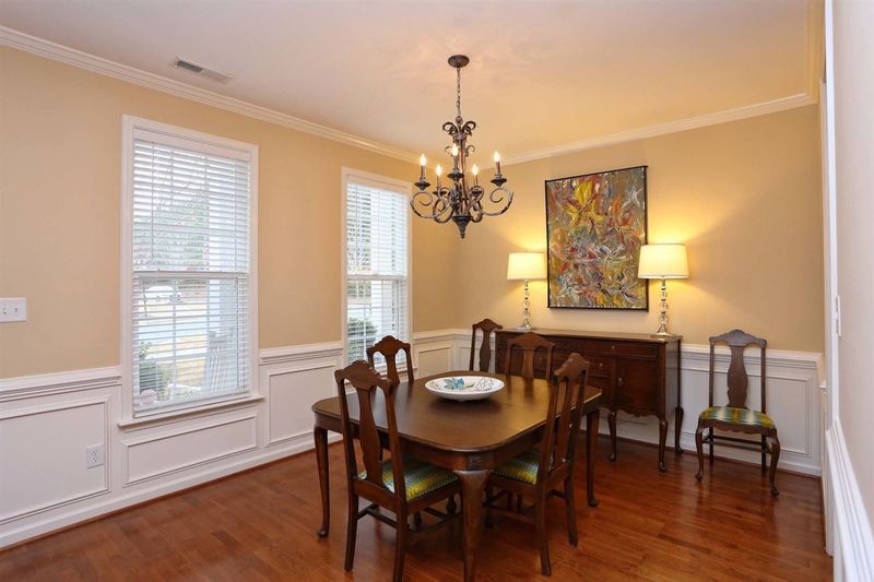 1033 Philpott Dr, Chapel Hill, NC 27517
