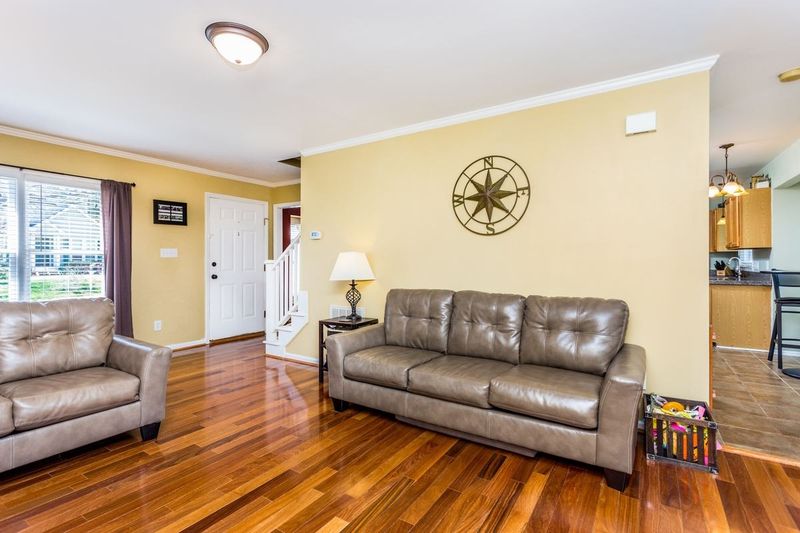 1033 Sheetbend Ln, Raleigh, NC 27606