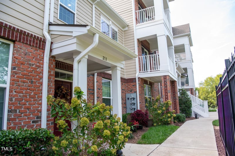 10330 Sablewood Dr #213, Raleigh, NC 27617