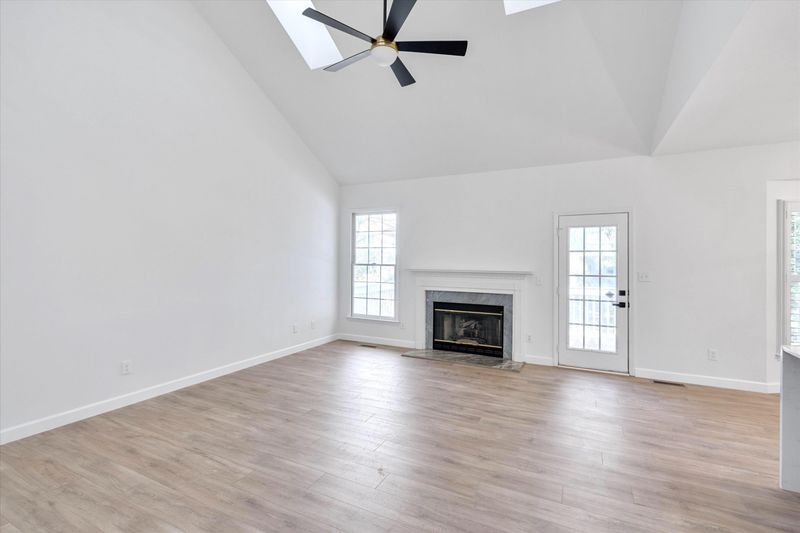 1035 Kingsway Dr, Apex, NC 27502