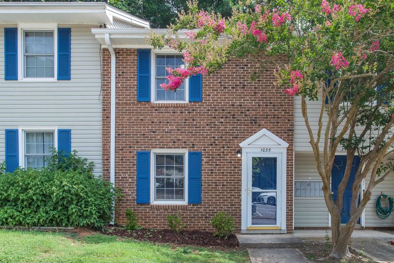 1035 Nottingham Ct, Cary, NC 27511
