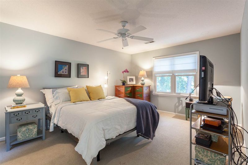 1035 Oak Lake Ct, Raleigh, NC 27606