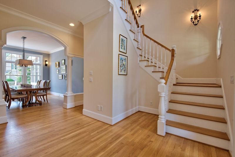 1035 Pinehurst Dr, Chapel Hill, NC 27517