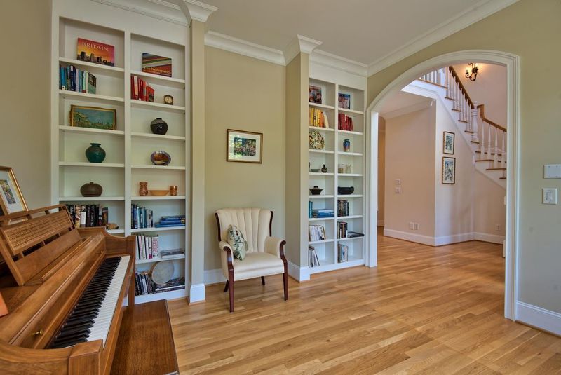 1035 Pinehurst Dr, Chapel Hill, NC 27517