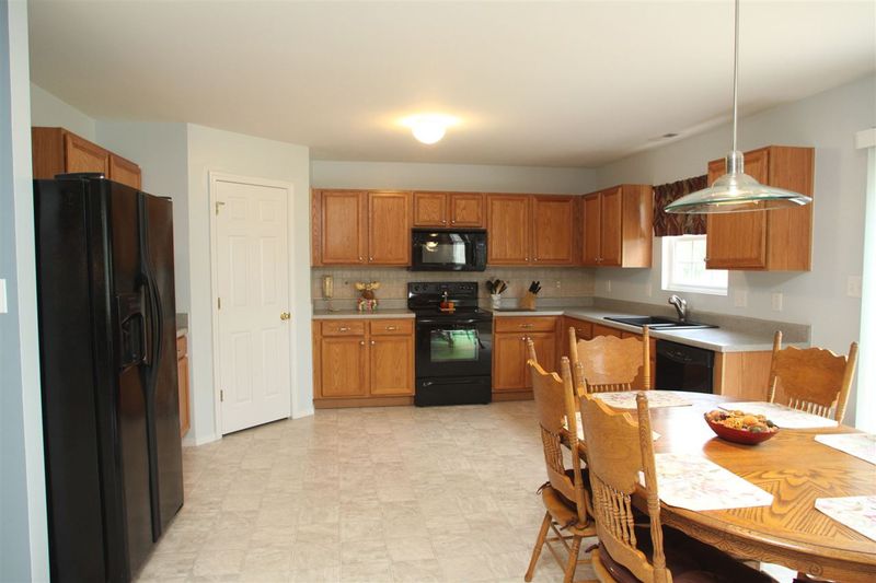 1037 Breeze Ln, Clayton, NC 27520